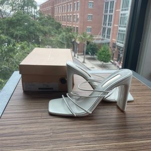Bellini white strapped heels brand new condition